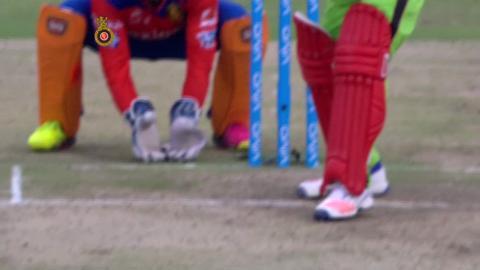 M44: RCB vs GL – Virat Kohli Six background