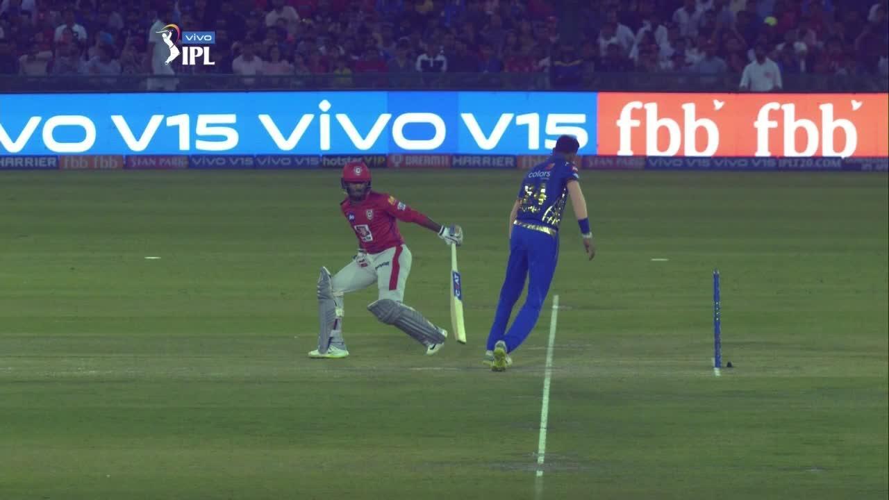 Krunal gives a 'Mankad wicket' warning