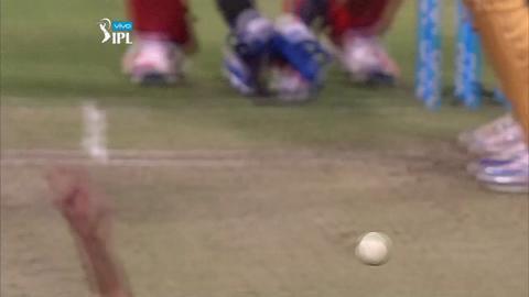 M30: RCB vs KKR – Andre Russell Six