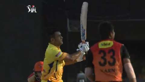 M4: CSK vs SRH – MS Dhoni Six