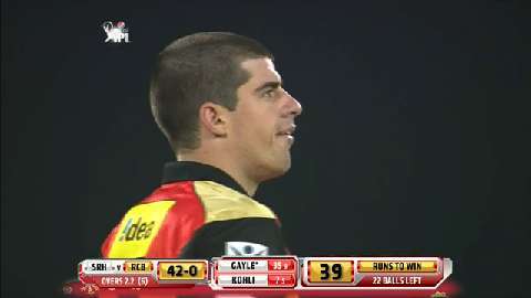 M52: SRH vs RCB – Moises Henriques' brilliant over