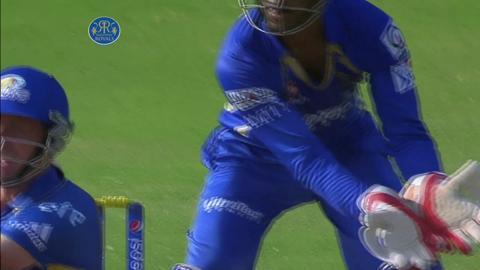M44: RR vs MI – Michael Hussey Wicket background