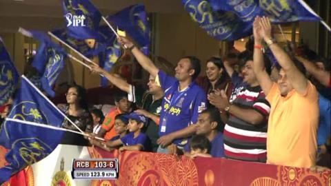 Match 18 RCB vs RR – Vettori's Wicket background