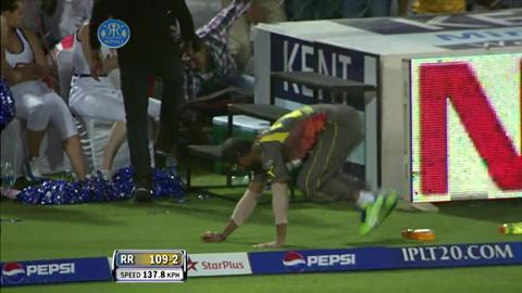 M76: CSK vs MI – Pepsi Atom MVP – Shane Watson background