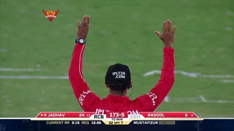 M27: SRH vs RCB – Kedar Jadhav Six