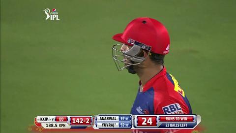 M10: KXIP vs DD – Yuvraj Singh Six