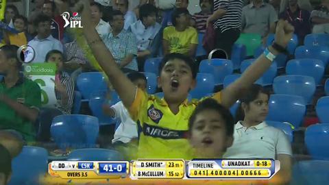 M26: DD vs CSK – Dwayne Smith Six background