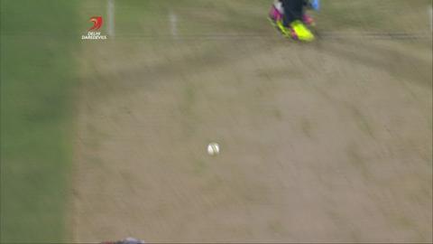 M52: DD vs SRH – Yuvraj Singh Wicket