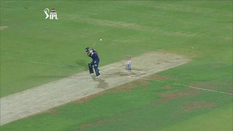 M64: CSK vs DD – Kedar Jadhav Wicket
