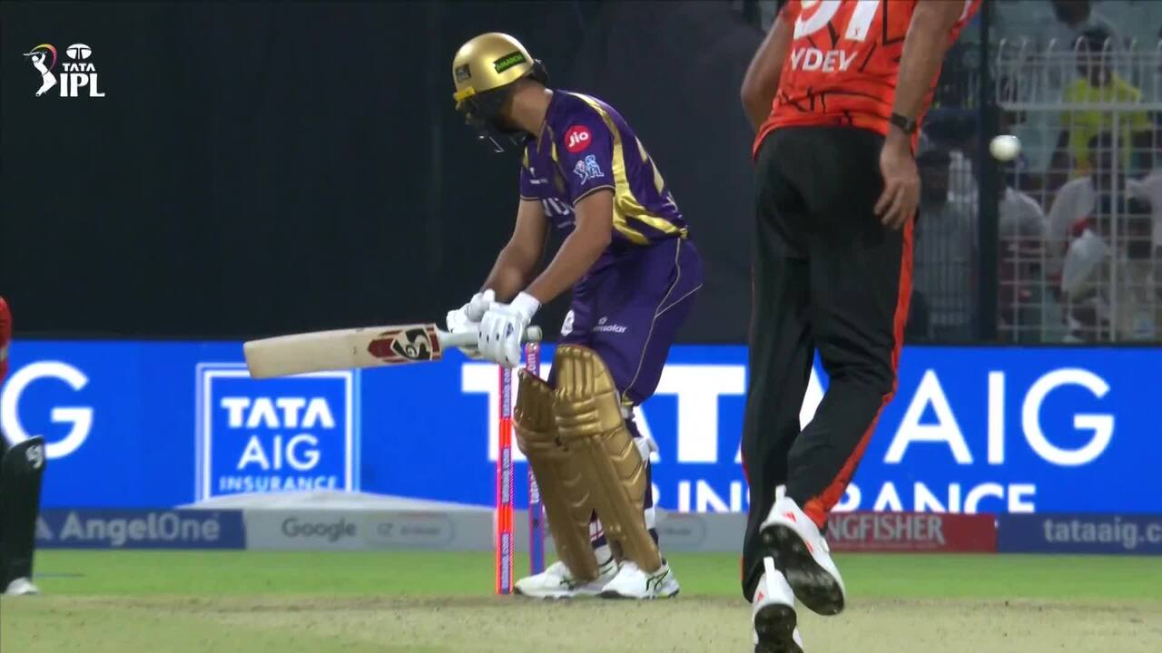 IPL 2026 M06: KKR vs SRH - Varun Chakaravarthy Wicket