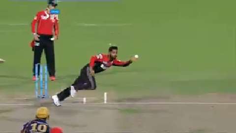 M48: KKR vs RCB – Freecharge Bolt Moment – Iqbal Abdulla background