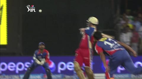 M2: DD vs RCB – Nic Maddinson Wicket background