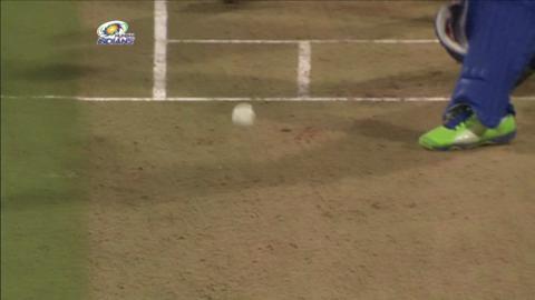 M53: MI vs KKR – Dwayne Smith Wicket