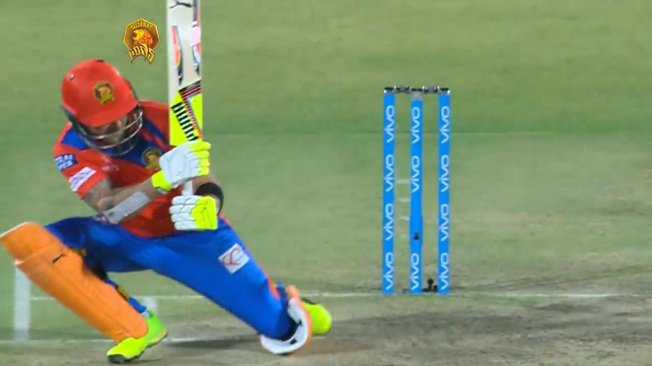 Brendon McCullum manufactures the dilscoop