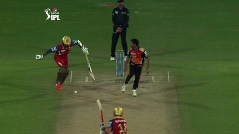 M52: SRH vs RCB – Dinesh Karthik's unfortunate dismissal