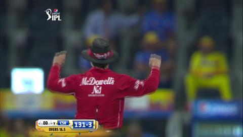 M8: CSK vs DD – MS Dhoni Six