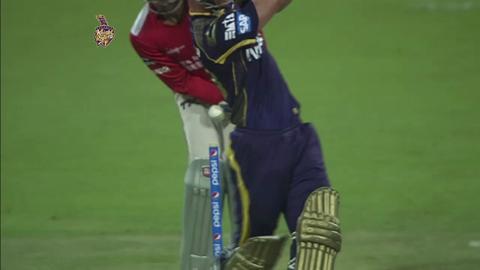 M15: KKR vs KXIP – Chris Lynn Wicket