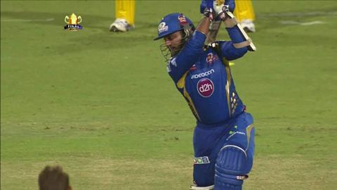 M76: CSK vs MI – Dinesh Karthik Wicket background