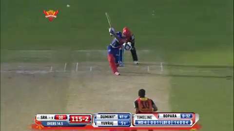 M13: SRH vs DD – JP Duminy Six background