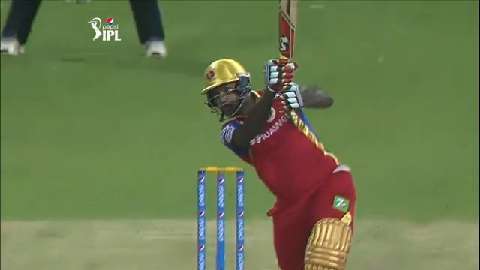 M8: RCB vs SRH – Varun Aaron Six background