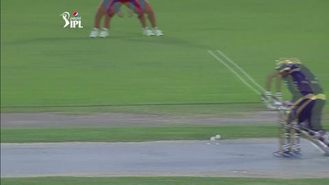 M11: RCB vs KKR – Manish Pandey Wicket background