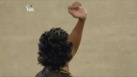 M7: SRH vs RCB – Moises Henriques Wicket background