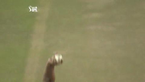 Match 25 KXIP vs RCB – Saini's Wicket background
