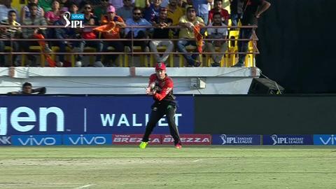 M19: GL vs RCB – Dwayne Smith Wicket