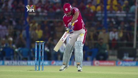 M29: KXIP vs CSK – Virender Sehwag Wicket