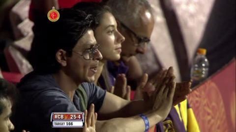 Match 10 RCB vs KKR – de Villiers' Wicket