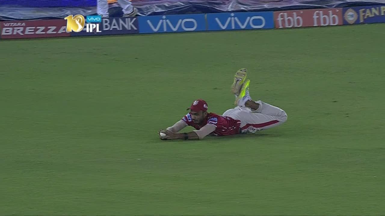 Axar plucks a blinder to dismiss Uthappa