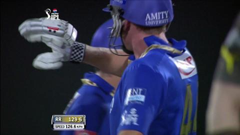 M74: RR vs SRH – Brad Hodge Six background