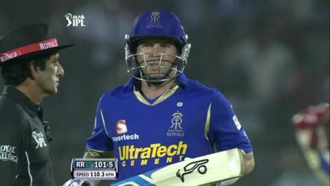 Match 30 RR vs RCB – Hodge's Wicket