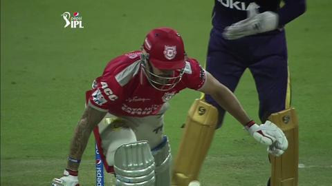 M15: KKR vs KXIP – Mitchell Johnson Wicket background