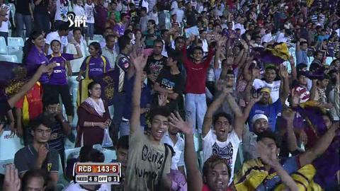 Match 38 KKR vs RCB – Gayle's Wicket background