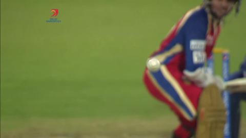 M2: DD vs RCB – Parthiv Patel Wicket background
