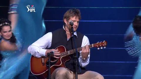 Shane Watson Serenades the Audience