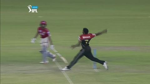 M39: KXIP vs RCB – Murali Vijay Six background