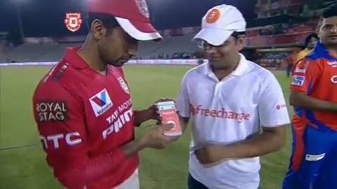 M3: KXIP vs GL – Freecharge Bolt Moment – Wriddhiman Saha background