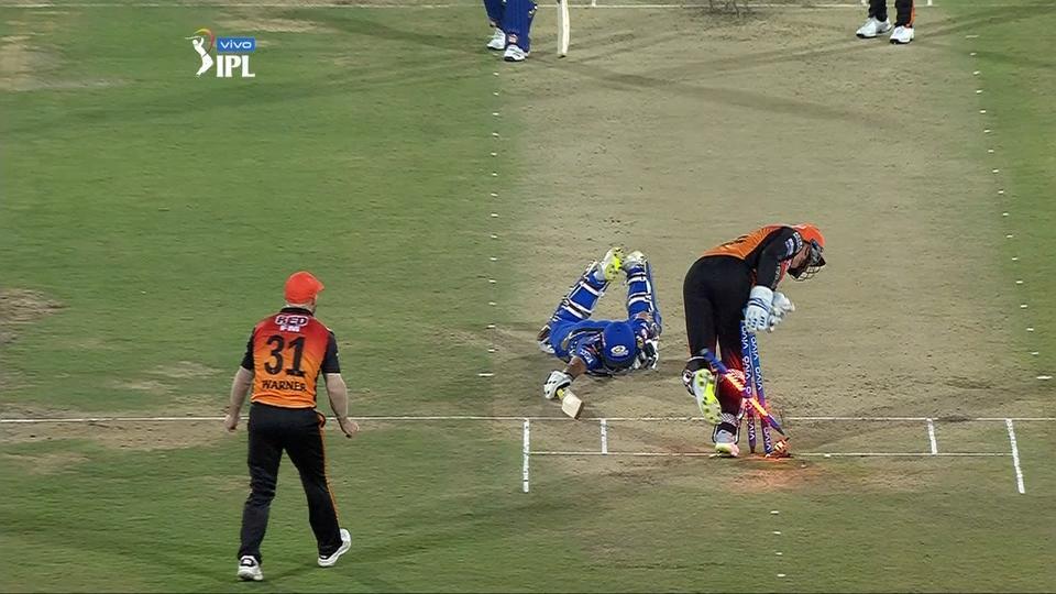 Bails off, Jonny ON - Ishan Out