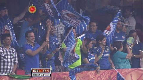 Match 62 RCB vs MI – de Villiers' Wicket