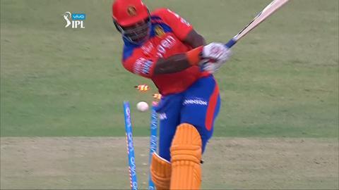 M44: RCB vs GL – Dwayne Smith Wicket