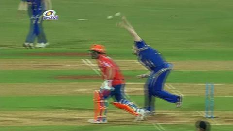 M9: MI vs GL – Suresh Raina Wicket background