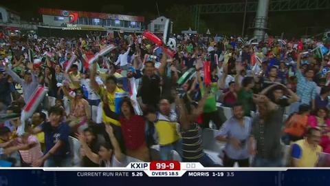 M7: DD vs KXIP – Mitchell Johnson Wicket background