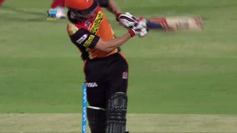 M60: RCB vs SRH – Moises Henriques Wicket