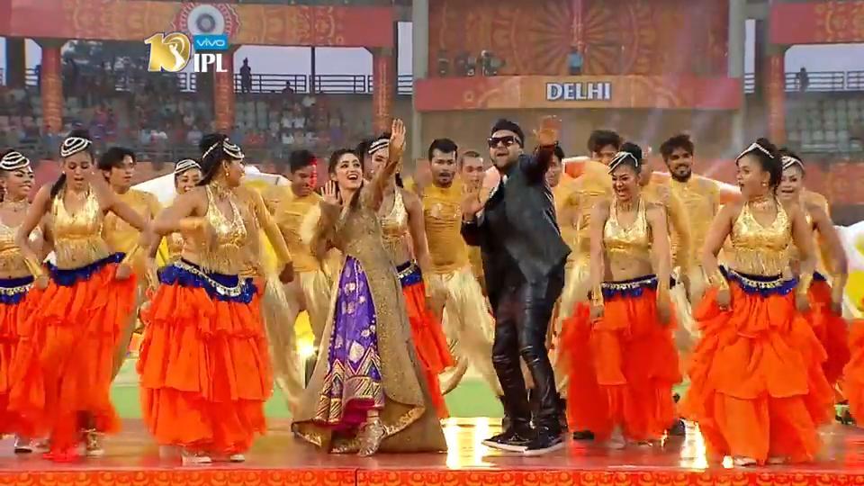 Guru Randhawa and Yami Gautam create magic on stage with a scintillating performance