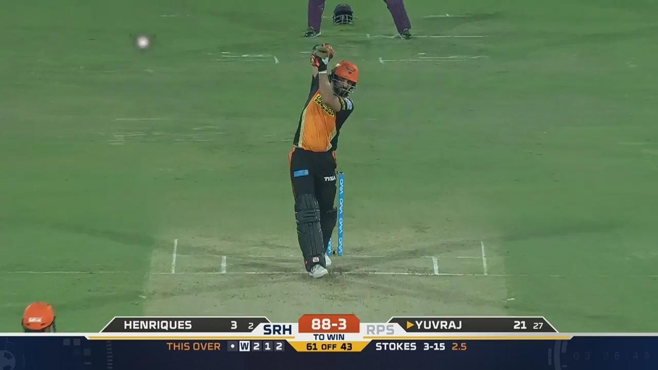 M44: SRH vs RPS – Yuvraj Singh Six background