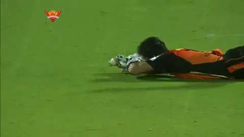 M11: SRH vs RR – Naman Ojha plucks a one-handed catch