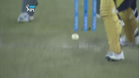 M13: KXIP vs KKR – Manish Pandey Wicket