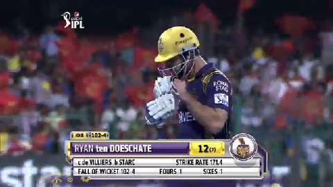 M33: RCB vs KKR – Ryan ten Doeschate Wicket